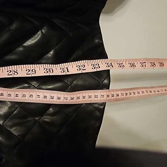 Guess. Jacket with detachable inner fur. Color Black. Inside fake fur. Size XL - Picture 12 of 16